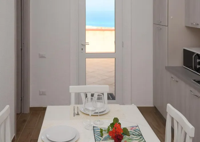 Welcomely - Paola B *